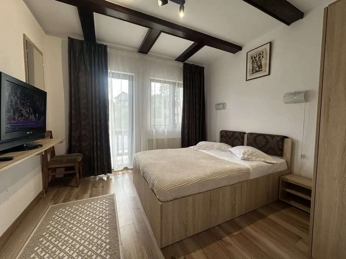 Cameră dublă, cu balcon și priveliște spre grădină